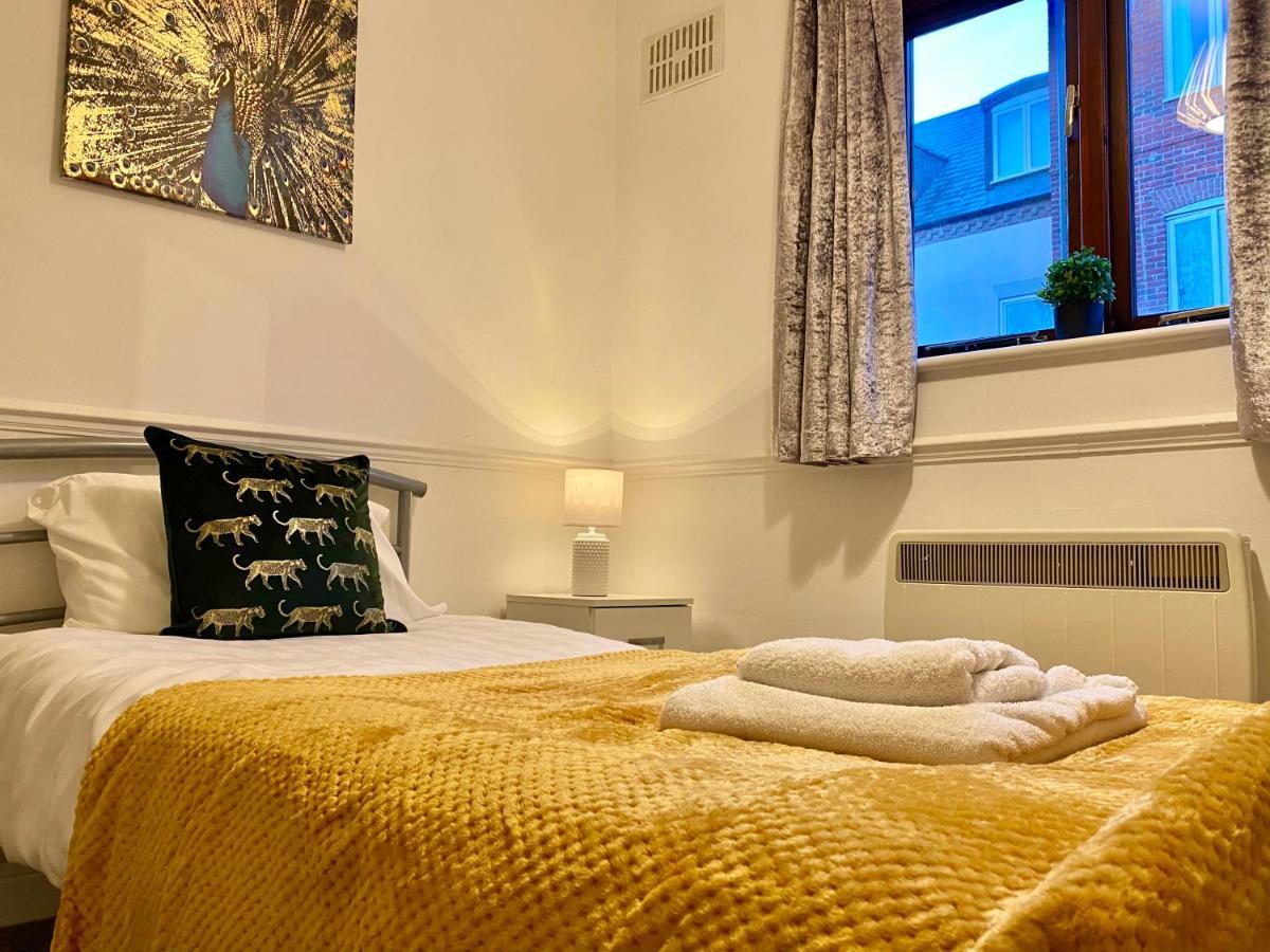 Easyrest Spalding - 4 Beds & Free Parking - Central & Modern Open Plan Apartment - Convenient Location Екстер'єр фото