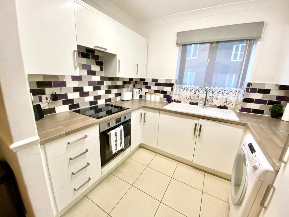Easyrest Spalding - 4 Beds & Free Parking - Central & Modern Open Plan Apartment - Convenient Location Екстер'єр фото