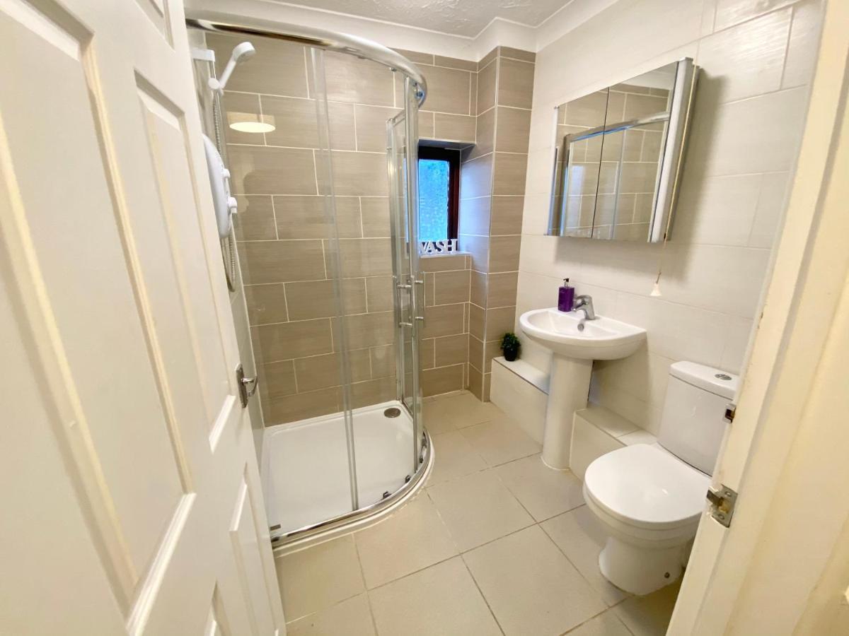 Easyrest Spalding - 4 Beds & Free Parking - Central & Modern Open Plan Apartment - Convenient Location Екстер'єр фото