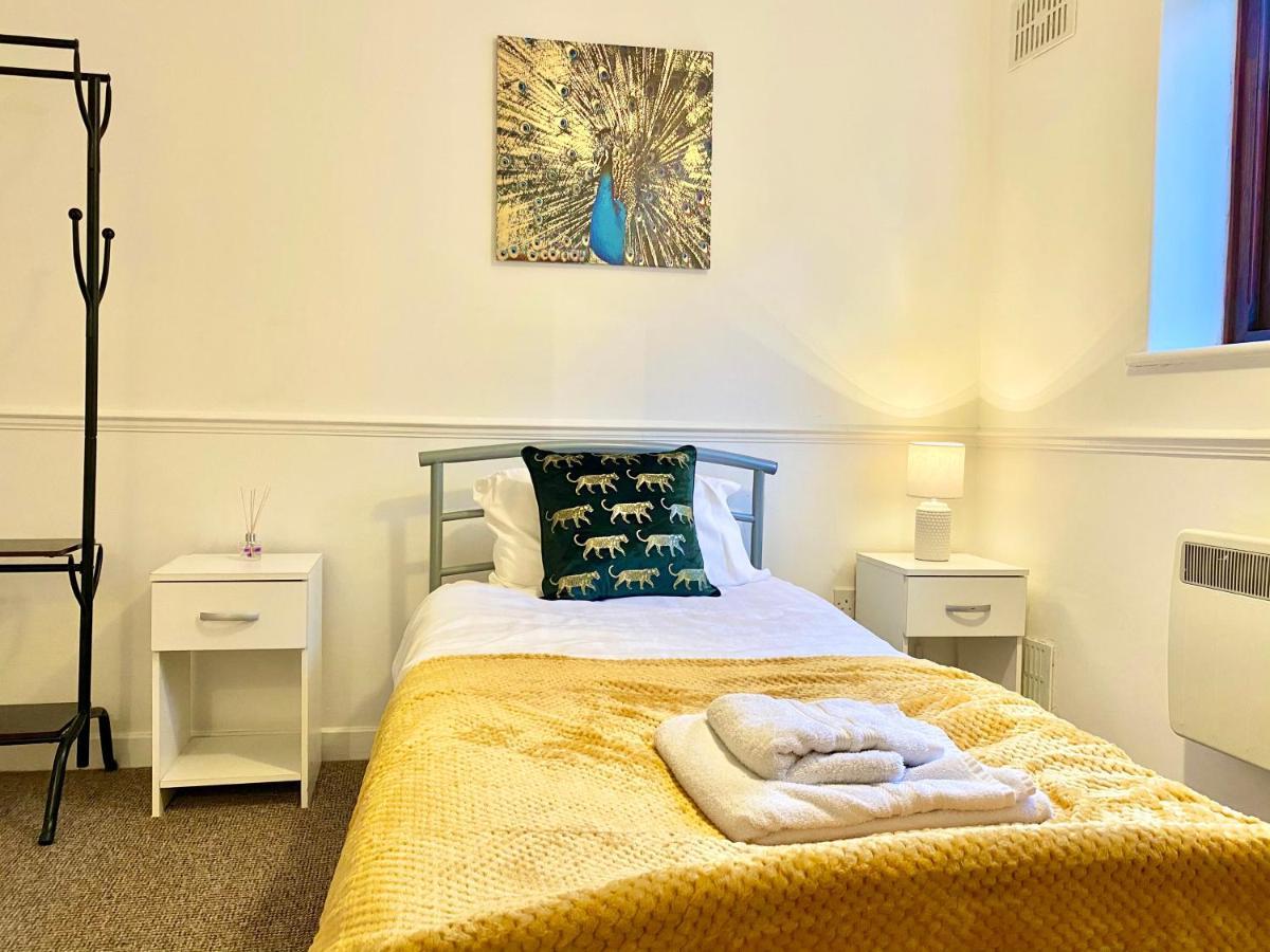 Easyrest Spalding - 4 Beds & Free Parking - Central & Modern Open Plan Apartment - Convenient Location Екстер'єр фото