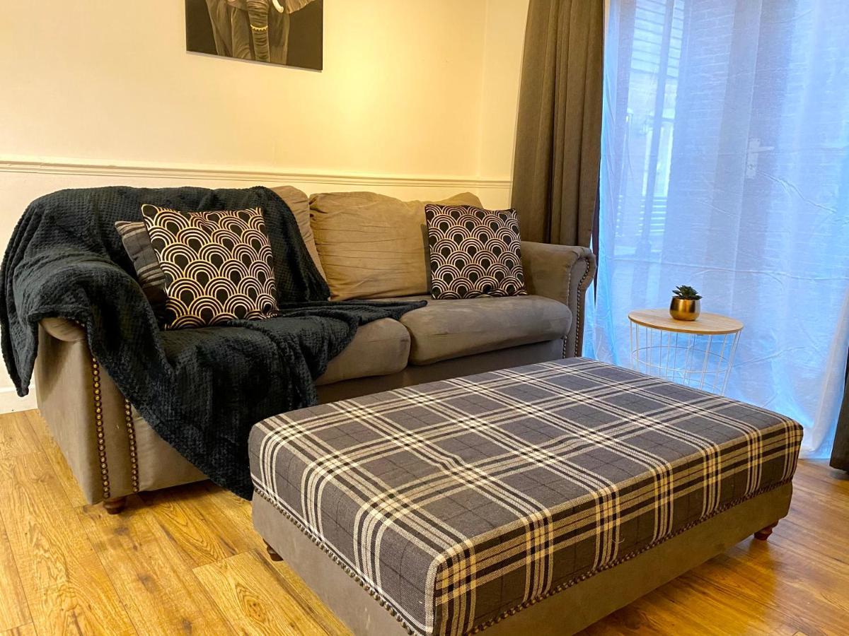Easyrest Spalding - 4 Beds & Free Parking - Central & Modern Open Plan Apartment - Convenient Location Екстер'єр фото